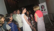 Anne Hathaway speaking with Anna Wintour draws a crowd